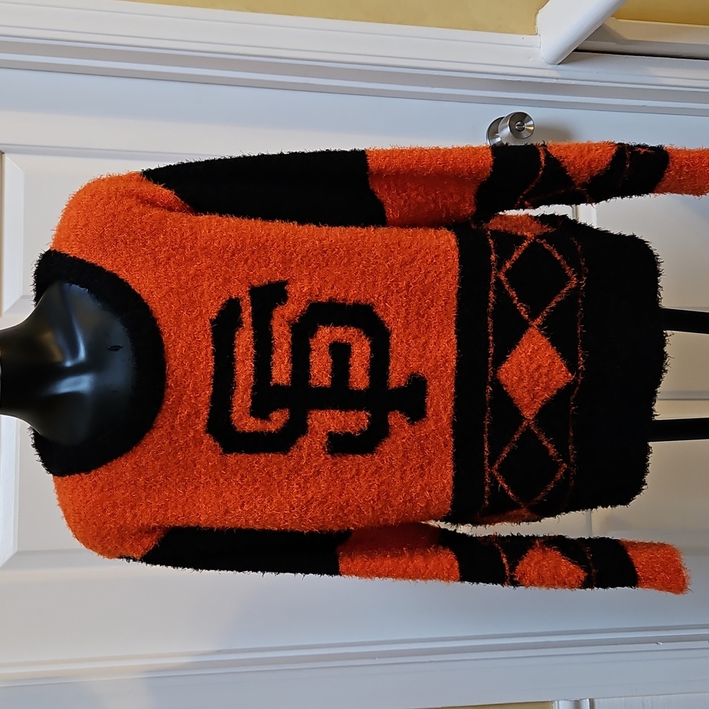 GENUINE MERCHANDISE Orange and Black San Francisco GIANTS Sweater with Logo- M